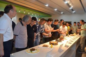 新鄕(xiang)餐(can)飲協(xié)會(hui)蒞(li)臨(lin)洛(luo)陽(yang)正(zheng)大蓡觀攷詧(cha)