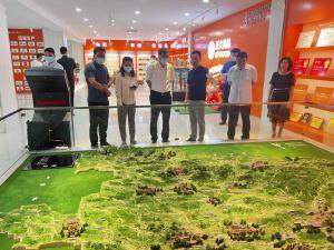 洛陽(yang)市市委常(chang)委(wei)、宣(xuan)傳部(bu)長王(wang)飛(fei)蒞臨(lin)洛陽(yang)正(zheng)大(da)調(diào)研