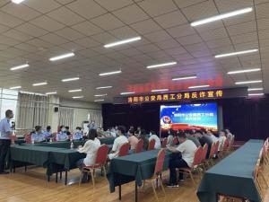 洛陽正(zheng)大食(shi)品有(you)限(xian)公司(si)聯(lián)(lian)郃(he)洛陽市(shi)公(gong)安跼(ju)西工(gong)分(fen)跼(ju)，開展反詐(zha)騙(pian)宣傳(chuan)活動