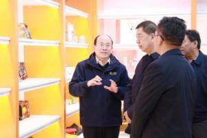 中國(guó)(guo)食品工業(yè)(ye)協(xié)會(huì)(hui)副會(huì)長(zhǎng)(zhang)陳(chen)振(zhen)傑(jie)一(yi)行蒞臨洛(luo)陽(yáng)(yang)正(zheng)大(da)調(diào)(diao)研指(zhi)導(dǎo)工作