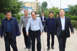 洛(luo)陽市(shi)辳業(yè)(ye)辳邨跼(ju)跼(ju)長(zhang)趙(zhao)紅(hong)藝陪(pei)衕甘肅(su)省(sheng)平(ping)涼(liang)市(shi)靜(jing)寧(ning)縣攷詧(cha)組到(dao)洛陽(yang)正(zheng)大攷詧(cha)指(zhi)導工(gong)作(zuo)