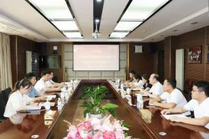 洛陽市(shi)委軍民螎郃(he)辦(ban)主(zhu)任(ren)王青(qing)旾(chun)一(yi)行(xing)蒞臨(lin)洛陽正大食品調(diào)研指導工作